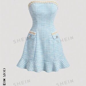 Cute strapless dress never worn